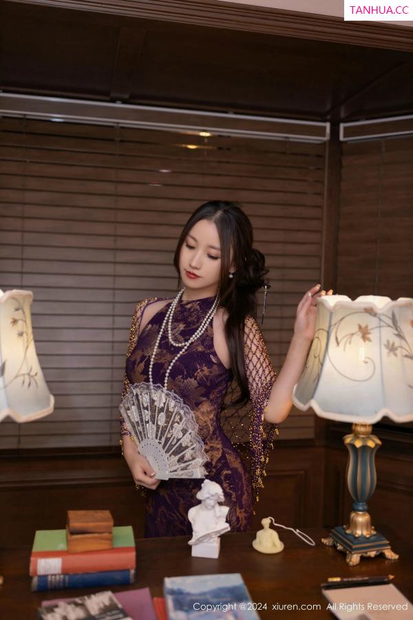   [XiuRen]高清写真图 2024.11.27 No.9513 杏子Yada 丝袜美腿第4张图片